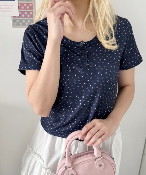 SOLLON.（ソルロン） tシャツ 小花柄ヘンリーネック半袖トップス