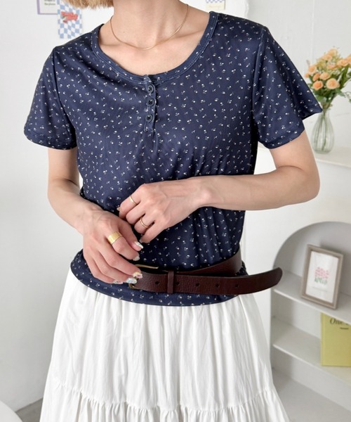 SOLLON.（ソルロン） tシャツ 小花柄ヘンリーネック半袖トップス