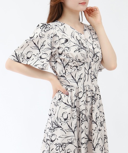 「TRUDEA」 半袖ワンピース MEDIUM ベージュ レディース_画像5