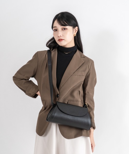 美品　【AULENTTI/オウレンティ】レザーショルダーバッグ AULENTTI（オウレンティ） ショルダーバッグ バッグ 「AULENTTI