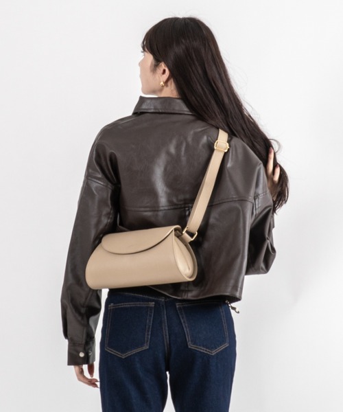 美品　【AULENTTI/オウレンティ】レザーショルダーバッグ AULENTTI ショルダーバッグ バッグ 「AULENTTI/オウレンティ」レザー