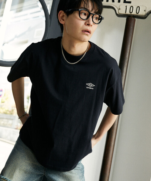 umbro（アンブロ） tシャツ × PUBLUX/アンブロ 別注 ロゴグラフィックT