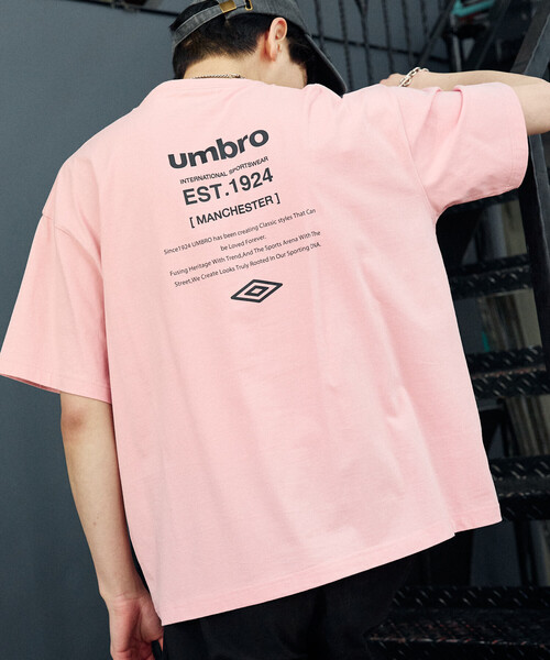 umbro（アンブロ） tシャツ × PUBLUX/アンブロ 別注 ロゴグラフィックT