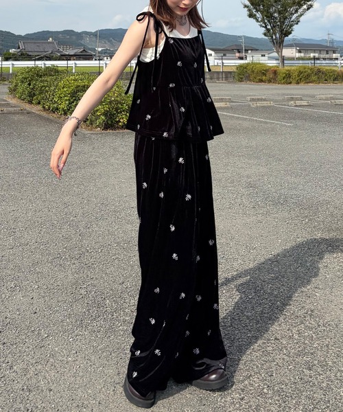 JUNOAH（ジュノア） セットアップ 小花柄刺繍ベロアビスチェ＋パンツ