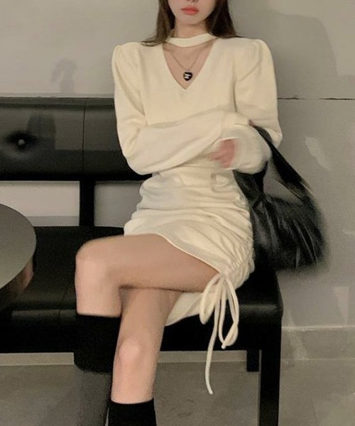 ワンピース Nia(ニア)/Vネックチョーカー風 シャーリングワンピース