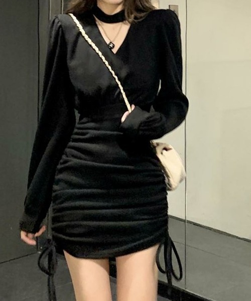 ワンピース Nia(ニア)/Vネックチョーカー風 シャーリングワンピース