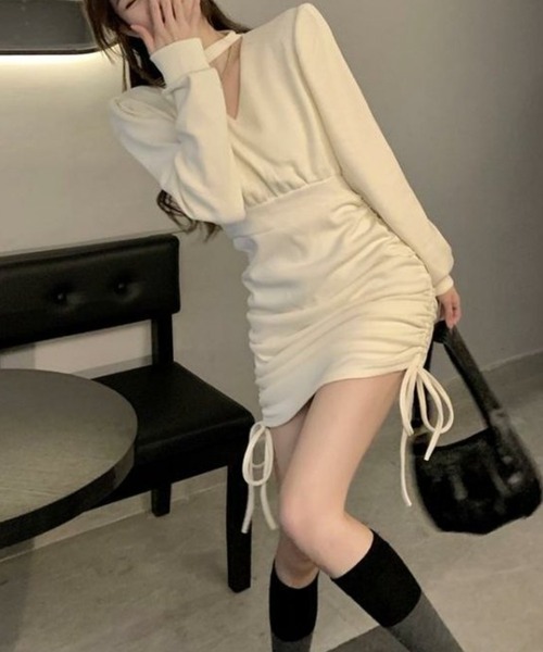 ワンピース nyacha ワンピース Nia(ニア)/Vネックチョーカー風 シャーリングワンピース