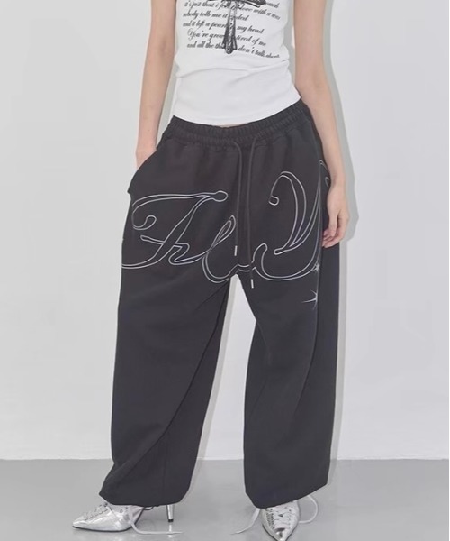 新品BRITHING レディース スリムフィット　3Dロゴスエットパンツ S 新品BRITHING レディース スリムフィット 3Dロゴスエットパンツ S