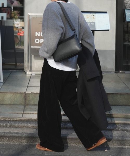 【超美品】Lui's レザーショルダーバッグ Lui's（ルイス） ショルダーバッグ シュリンクレザーフラップミニ
