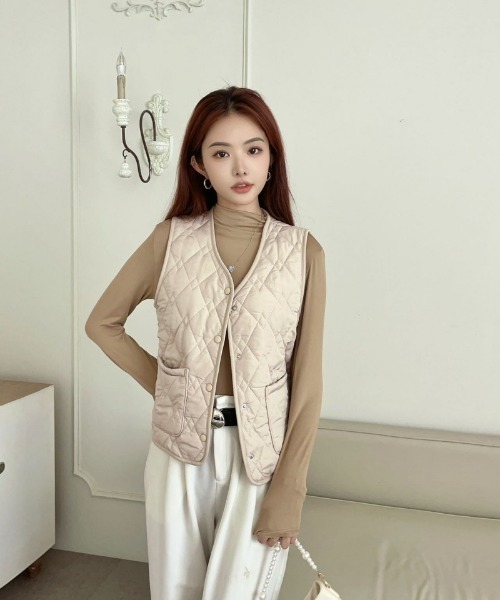 新品未使用スーパービューティーアイボリー キルティングダウンベスト フリル付き ダウンベスト ベスト ノーカラーキルティング レディース : ZOZOTOWN