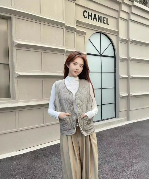 中綿キルティングベスト　ベージュ　Mサイズ　完売品 キルティングベスト/撥水加工