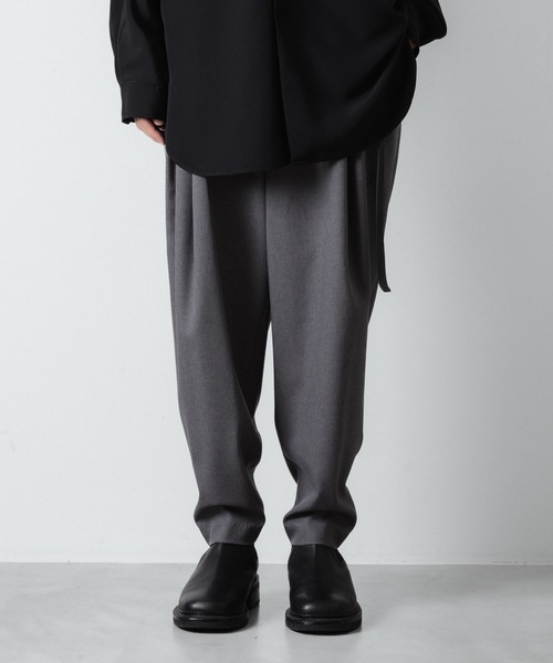 スラックス RECYCLE POLYESTER 2-TUCK TAPERED PANTS メンズの画像