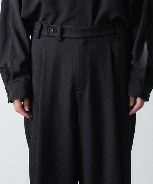 スラックス RECYCLE POLYESTER 2-TUCK TAPERED PANTS メンズの画像