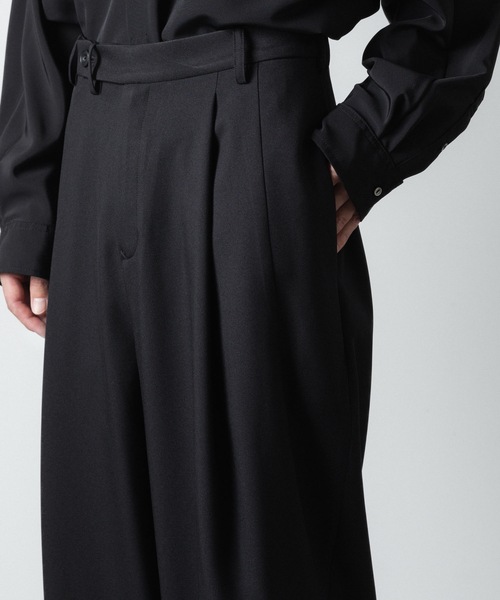 スラックス RECYCLE POLYESTER 2-TUCK TAPERED PANTS メンズの画像