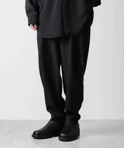 スラックス RECYCLE POLYESTER 2-TUCK TAPERED PANTS メンズの画像