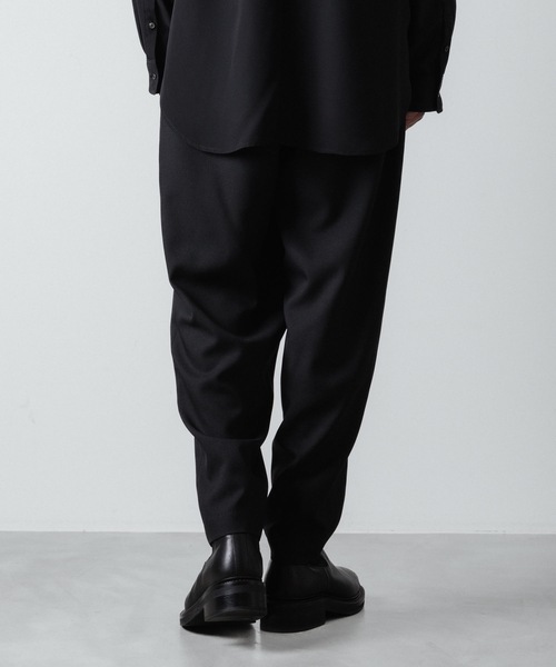 スラックス RECYCLE POLYESTER 2-TUCK TAPERED PANTS メンズの画像
