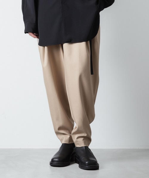 スラックス RECYCLE POLYESTER 2-TUCK TAPERED PANTS メンズの画像