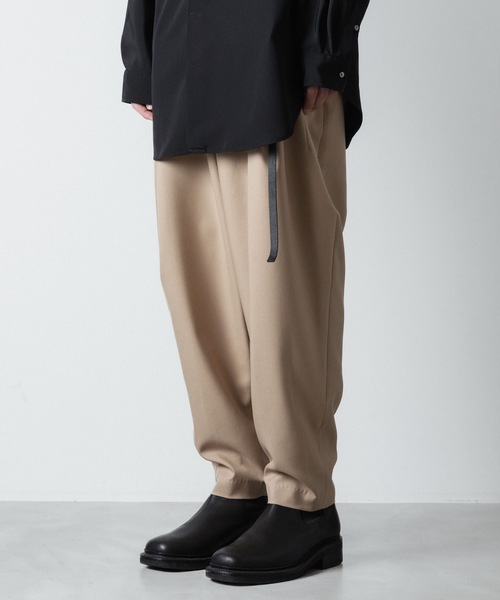スラックス RECYCLE POLYESTER 2-TUCK TAPERED PANTS メンズの画像