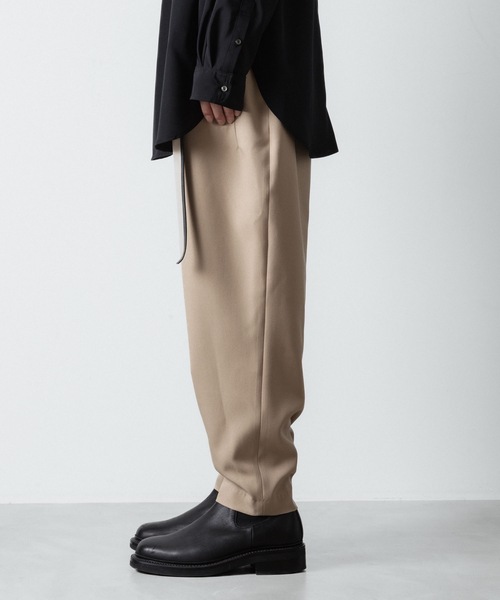 スラックス RECYCLE POLYESTER 2-TUCK TAPERED PANTS メンズの画像
