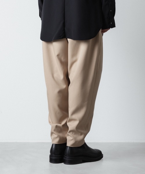 スラックス RECYCLE POLYESTER 2-TUCK TAPERED PANTS メンズの画像