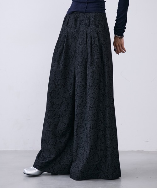 MONOe ワイドパンツ パンツ ビンテージペイズリー柄ダブルタックワイド 