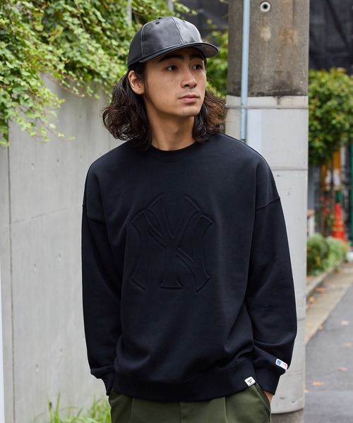 【M】MLB ヤンキース　切り替えデザイン　ロゴ刺繍　長袖スウェットトレーナー MLB トレーナー スウェット MLB/エムエルビー MLB CREW エンボス加工