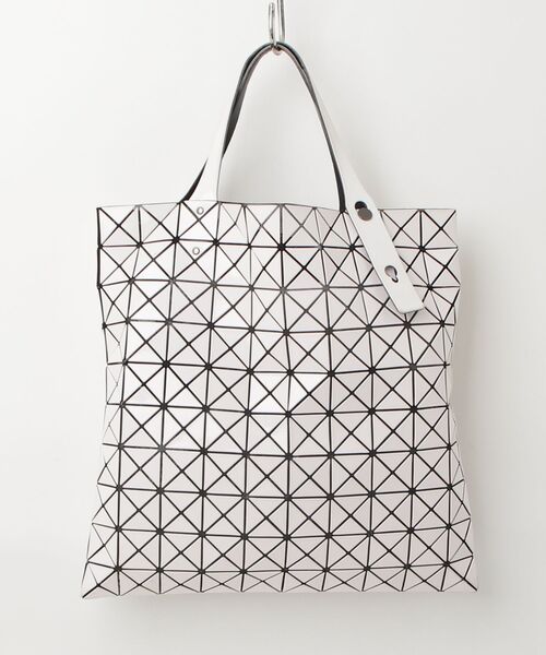 BAO BAO ISSEY MIYAKE イッセイミヤケ 白 トートバッグ BAO BAO ISSEY MIYAKE（バオバオイッセイミヤケ）の「Bao Bao Issey