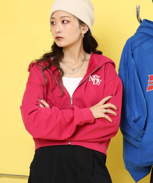 NERDY パーカー ラグランクロップドフーディジップアップ レディース