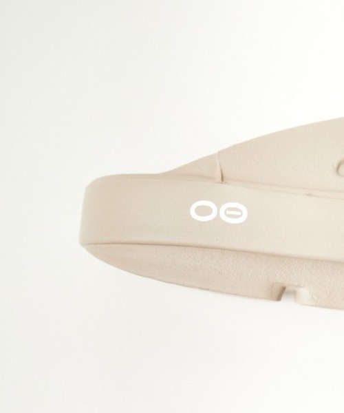 「OOFOS」 フラットサンダル 3 ライトグレー レディース_画像9