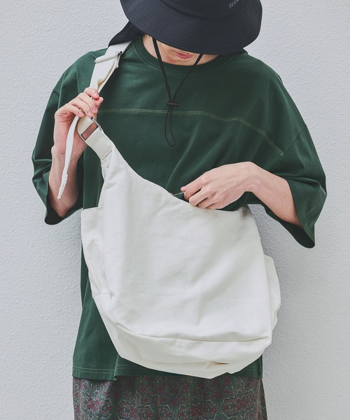 LAKOLE（ラコレ） ショルダーバッグ サイドポケットキャンバス