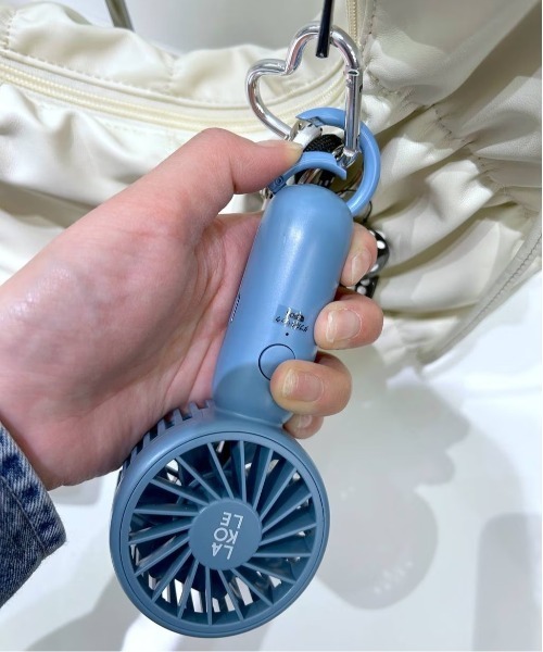 LAKOLE（ラコレ） 「累計販売5.7万本!!」カラビナ付きハンディファン