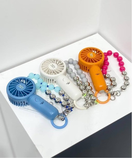 LAKOLE（ラコレ） 「累計販売5.7万本!!」カラビナ付きハンディファン