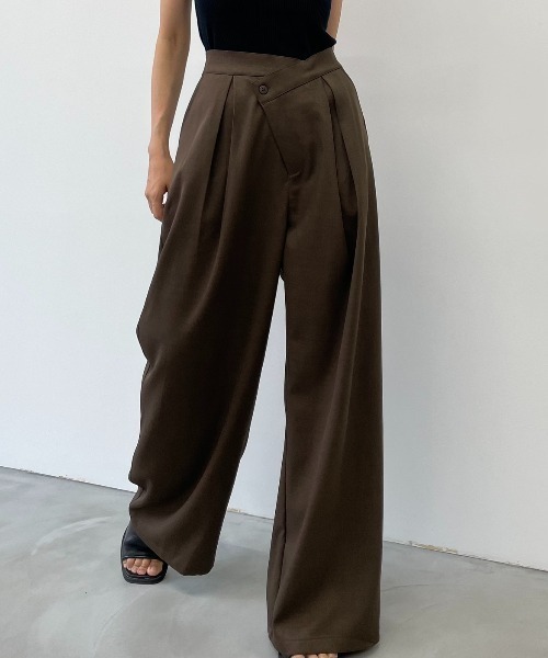 AIC. スラックス パンツ アシンメトリータックワイドパンツ レディース