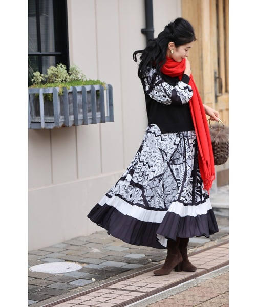 cawaii ワンピース （黒）モノトーンなアートが広がるドッキングニット