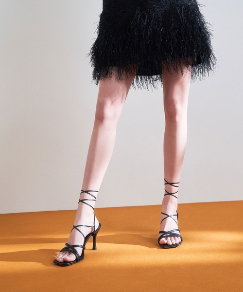 追跡便【Charles&Keith】ストラップタイアラウンドサンダル 2色 ストラッピー タイアラウンドサンダル&フルーツチャームセット