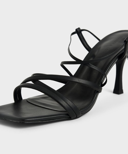 追跡便【Charles&Keith】ストラップタイアラウンドサンダル 2色 ストラッピー タイアラウンドサンダル&フルーツチャームセット