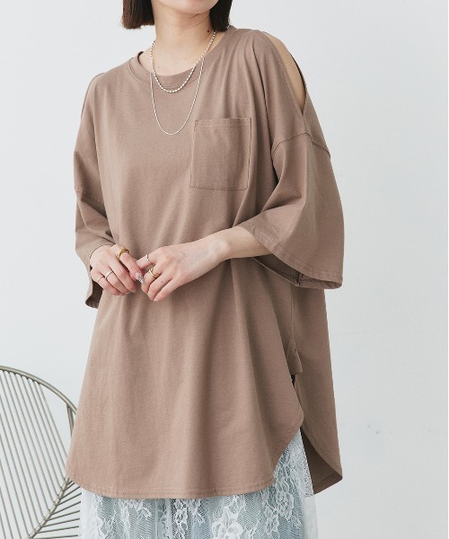 AuntieRosaHolidayラウンドヘムバックテールサイドスリットTシャツ Auntie Rosa - AuntieRosaHolidayラウンドヘムバックテールサイド
