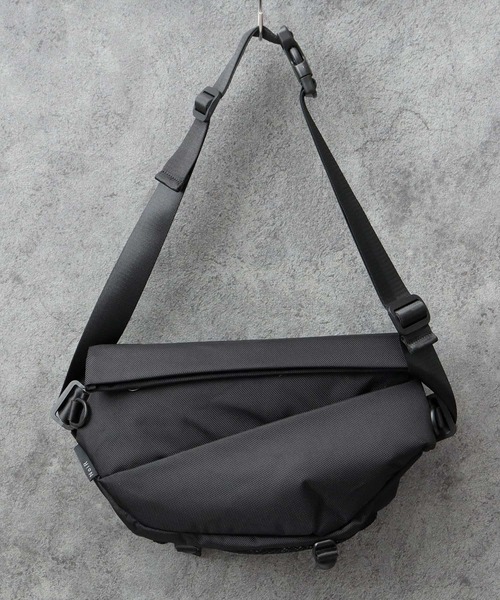 greenrooom ブラック レザーショルダーバッグ greenrooomブラックレザーショルダーバッグ