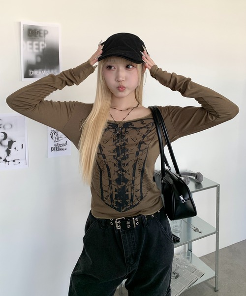 lilful tシャツ コルセットデザインプリント オフショルピチロンT