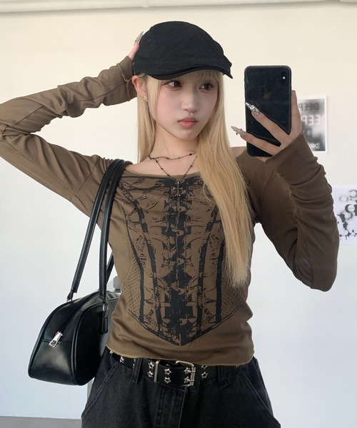 lilful tシャツ コルセットデザインプリント オフショルピチロンT