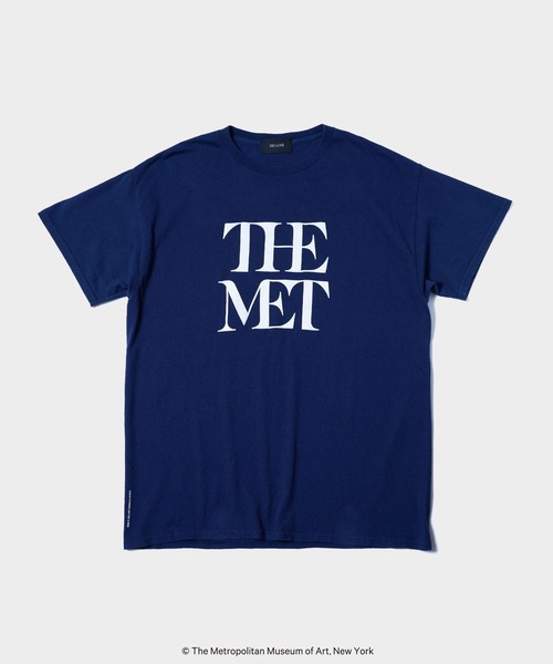 DELUXE（デラックス） tシャツ THE MET x DELUXE LOGO TEE メンズ