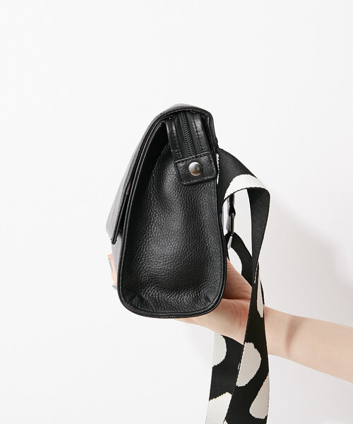 美品 ear PAPILLONNER バックルショルダーバッグ ブラック ear PAPILLONNER（イアパピヨネ）の「【BURLAP OUTFITTER