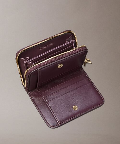 Calvin Klein（カルバン・クライン） 財布 ミディアム フラップジップ