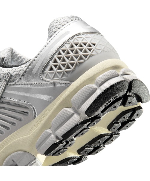NIKE（ナイキ） スニーカー ズーム ボメロ 5 メンズ : ZOZOTOWN Yahoo