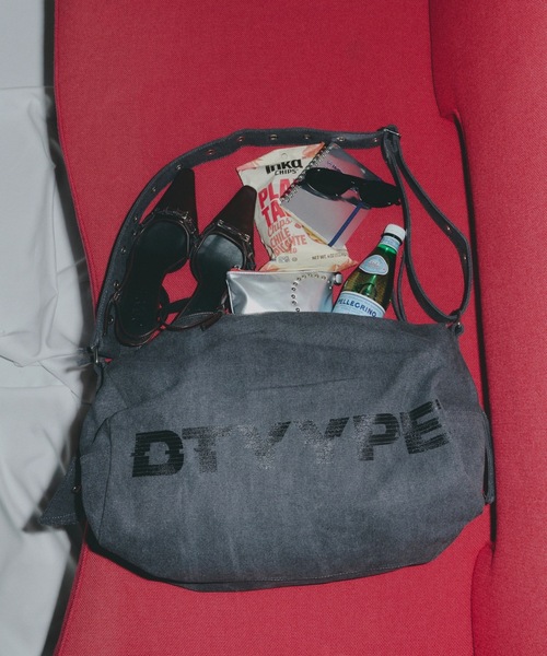 DTYYPE（ドタイプ） ショルダーバッグ バッグ ロゴ入りヴィンテージ風