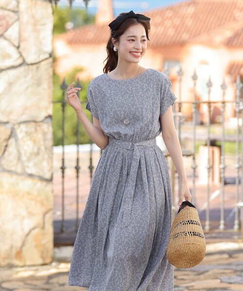 Tiaclasse ワンピース 「洗える」花柄タックフレンチスリーブ