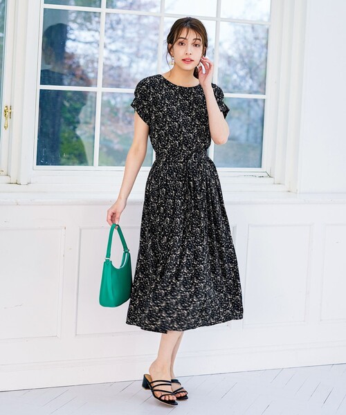 極美品 定価6.1万 TO BE CHIC 花柄フレンチスリーブワンピース 42 極美品 定価6.1万 TO BE CHIC 花柄フレンチスリーブワンピース