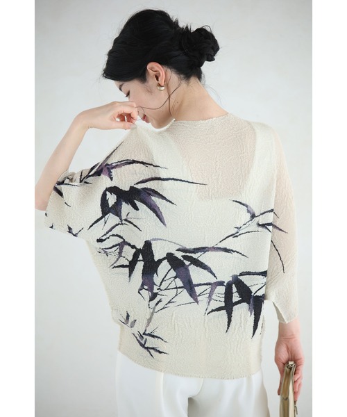 カワイイ CAWAII 風に揺れるリーフ柄の伸びやかくしゅくしゅカットソートップス （アイボリー） cawaii tシャツ 風に揺れるリーフ柄の伸びやかくしゅくしゅ