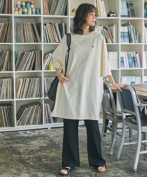 m　ARITZIA フレアパンツ センタースリットカラーフレアパンツ[品番：AZLW0022074]｜AZUL