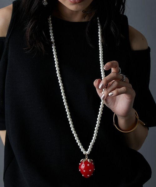 GEVS.（ジェイヴィス） ネックレス イチゴモチーフパール調ビーズ
